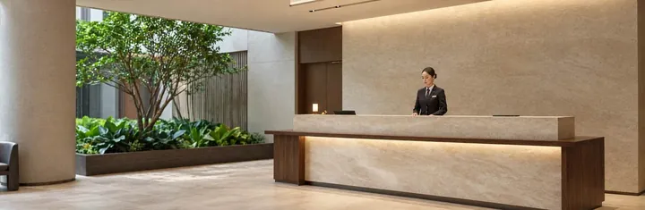 Phối cảnh sảnh lễ tân với nhân viên đón tiếp cư dân